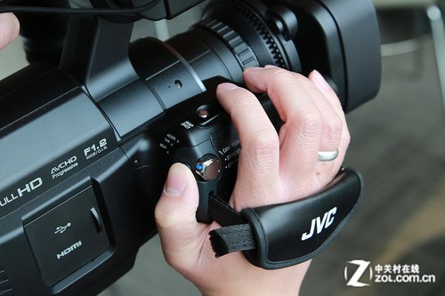 JVC(JVC)JY-HM85数码摄像机外观介绍评测-Z