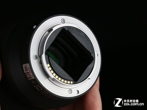 索尼(SONY)A7套机 FE 28-70mm数码相机外观
