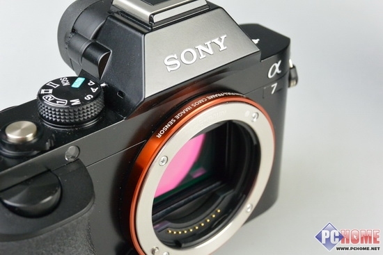 索尼(SONY)A7套机 FE 28-70mm数码相机外观