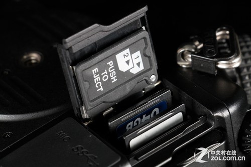 宾得(Pentax)645Z套机 55mm数码相机电池与卡